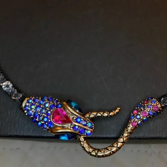 BETSEY JOHNSON SILVER CRYSTALS FILLED MESH TEAL PANTHER HEAD CHOKER NECKLACE - Picture 10 of 13